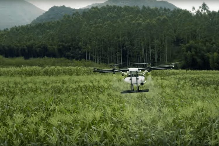 Drone Agras en espacio libre