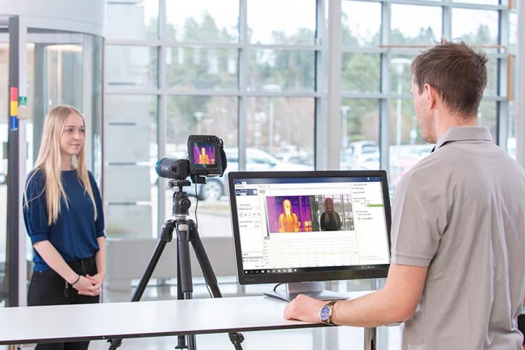 FLIR Screen-EST-camara-termografica-mida-fiebre-sin-contacto