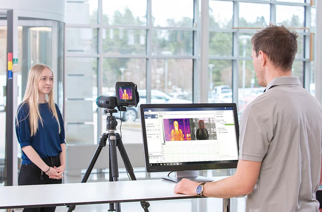 FLIR Screen-EST-camara-termografica-mida-fiebre-sin-contacto